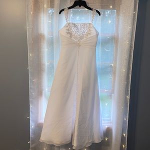 Size 16 girls communion, flower girl, or junior brides maid dress.